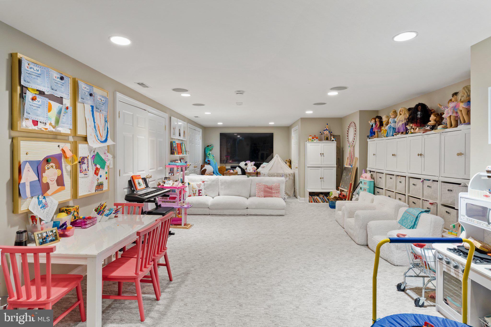 1013 Clinton Street Philadelphia, PA 19107 - Photo 50 of 53 a living room with furniture and a flat screen tv