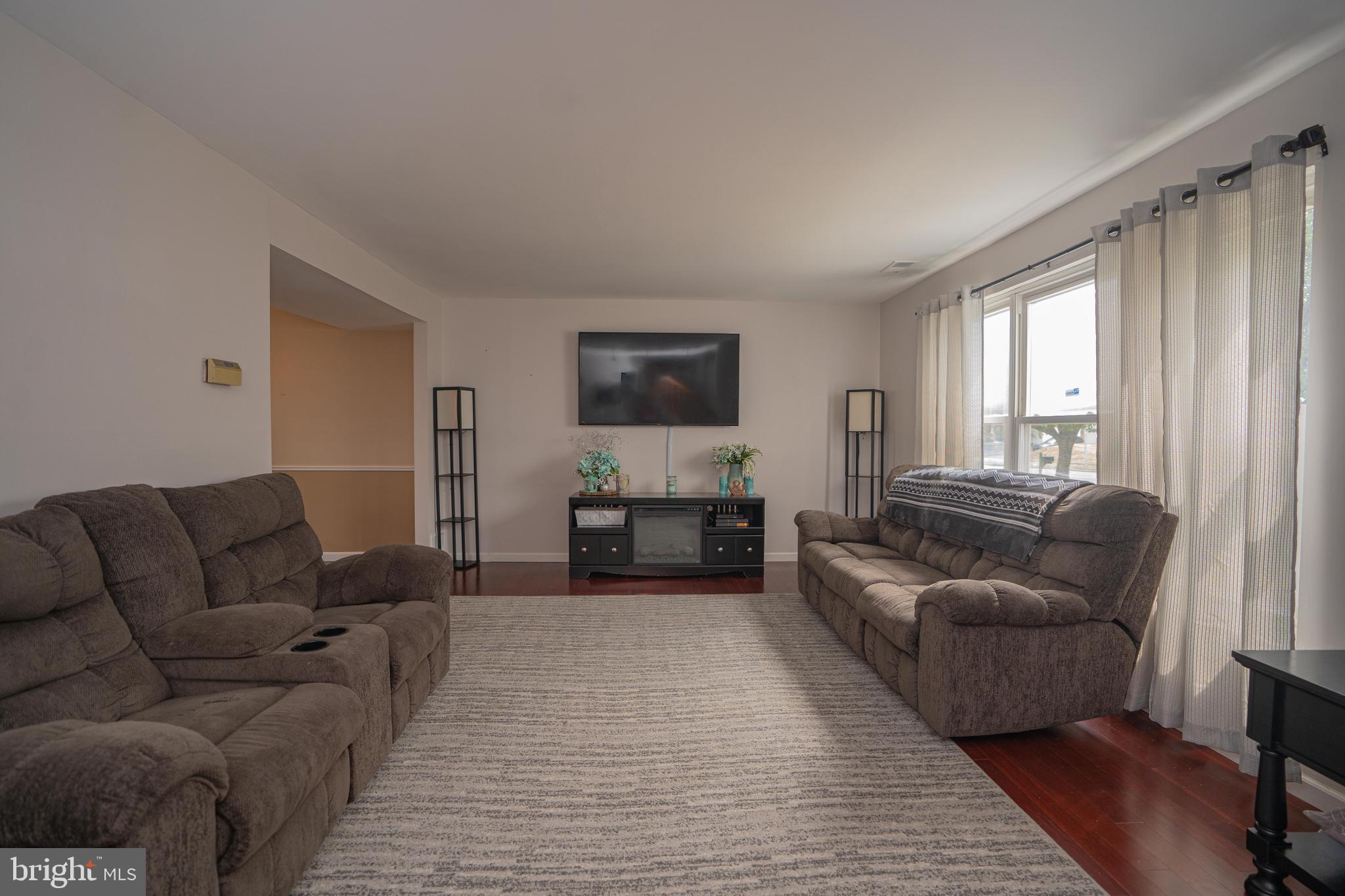 3248 Claridge Road Bensalem, PA 19020 - Photo 5 of 26