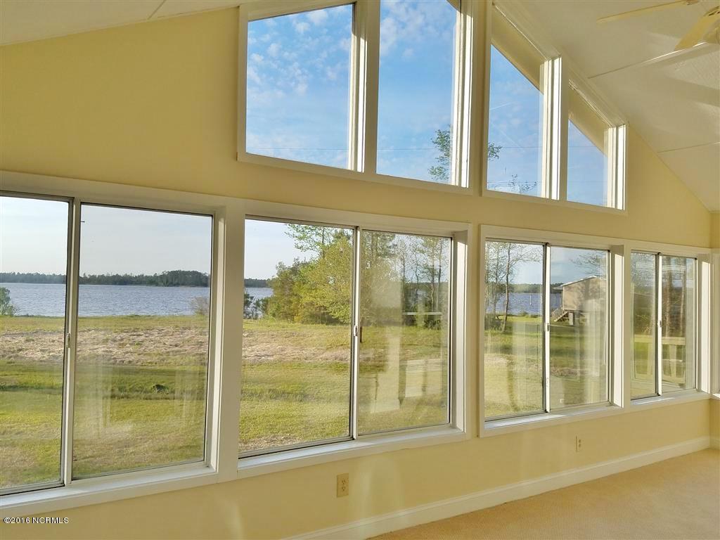 786 Weaver Camp Road Merritt, NC 28556 - Photo 9 of 26 Sunroom View of Bay River