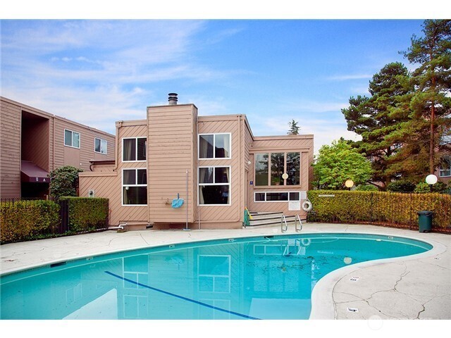 5832 Northeast 75th Street, Unit E304 Seattle, WA 98115 - Photo 36 of 36 a front view of building with yard