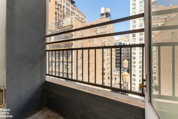 $2,100,000 | 144 West 27th Street, Unit 10F | Chelsea