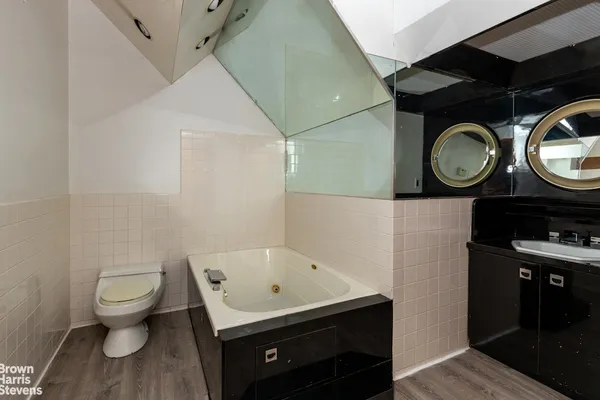 $2,100,000 | 144 West 27th Street, Unit 10F | Chelsea