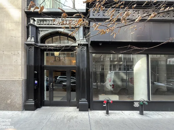 $2,100,000 | 144 West 27th Street, Unit 10F | Chelsea