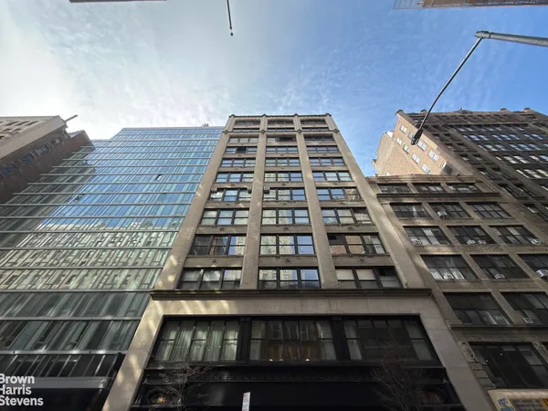 $2,100,000 | 144 West 27th Street, Unit 10F | Chelsea