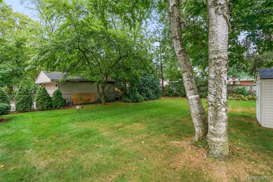 2546 Windemere Road Birmingham, MI 48009 - Photo 24 of 27 DSC04083.jpg