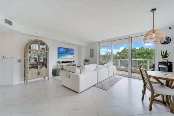 $5,000 | 4250 Biscayne Boulevard, Unit 301, Miami, FL 33137