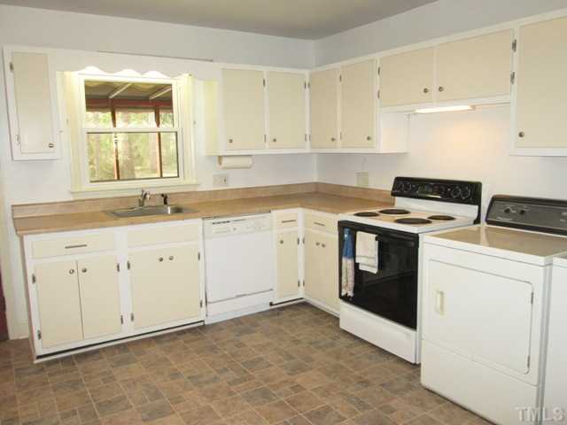 1408 Southerlund Road Garner, NC 27529 - Photo 15 of 25 Kitchen also features smooth ceiling! Refrigerator, washer and dryer all stay with an acceptable offer! Eat in breakfast area!