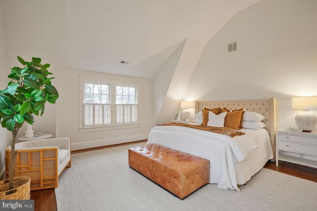a view of livingroom with furniture and wooden floor