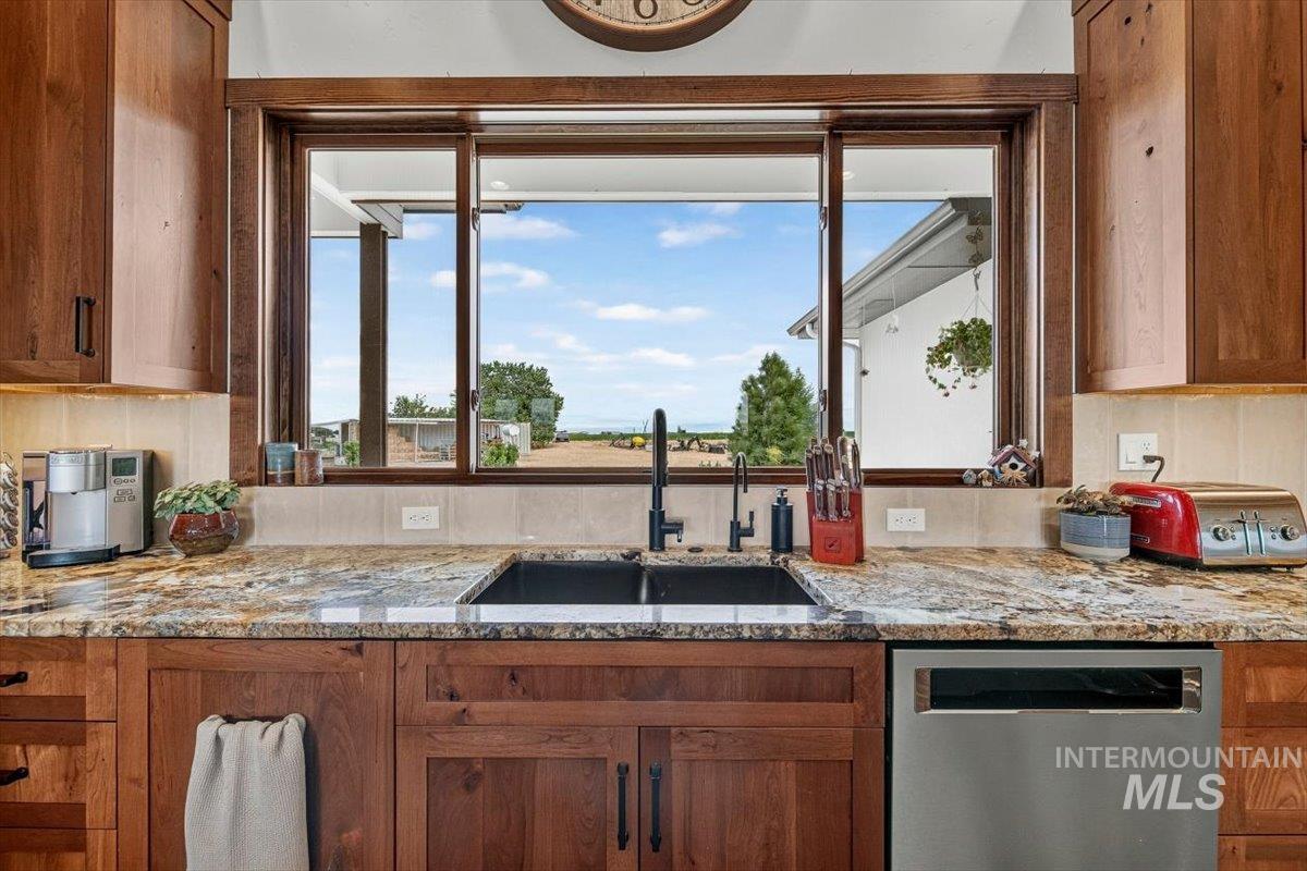 6255 Bennett Road Nampa, ID 83686 - Photo 10 of 48