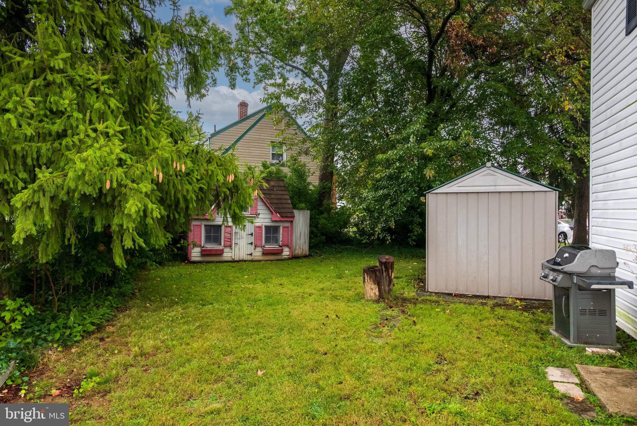 2335 Poe Road Secane, PA 19018 - Photo 15 of 15 a backyard of a house with table and chairs