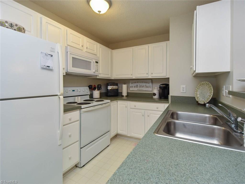 424 Timberline Ridge Court Winston-Salem, NC 27106 - Photo 8 of 18 Gallery Image 8