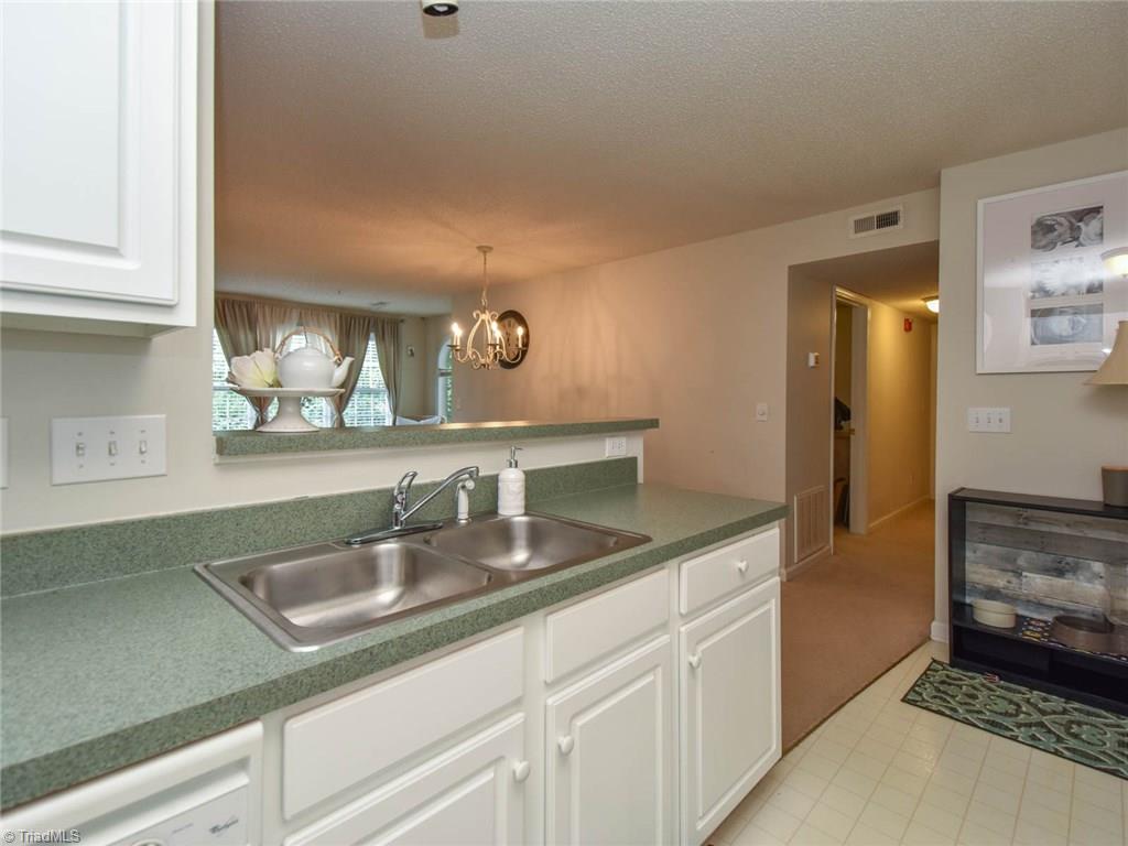 424 Timberline Ridge Court Winston-Salem, NC 27106 - Photo 9 of 18 Gallery Image 9