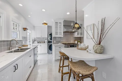 $1,049,000 | 1124 East Mariposa Street, Altadena, CA 91001