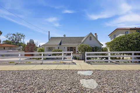 $1,049,000 | 1124 East Mariposa Street, Altadena, CA 91001