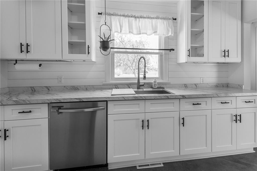 289 Hamburg Road Transfer, PA 16154 - Photo 8 of 37 Gallery Image 8