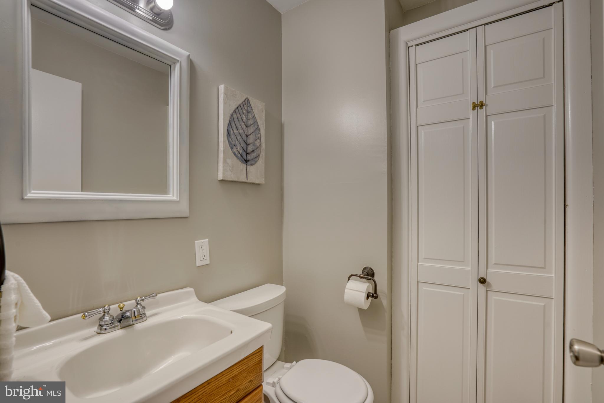 4 Nanticoke Road Cambridge, MD 21613 - Photo 30 of 57 Powder room