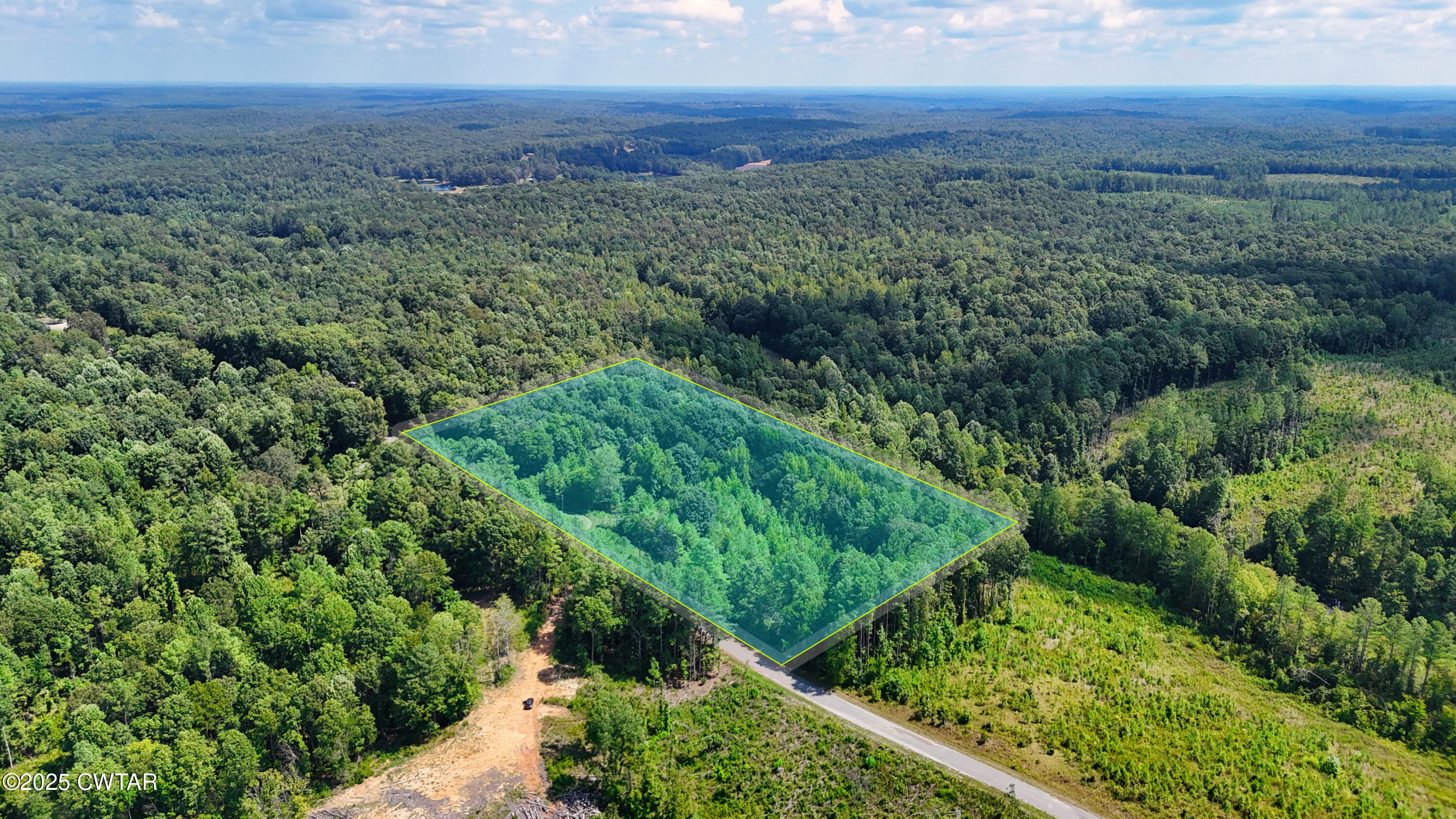 1575 Hurst Road Henderson, TN 38340 - Photo 6 of 7 a view of a yard with an outdoor space