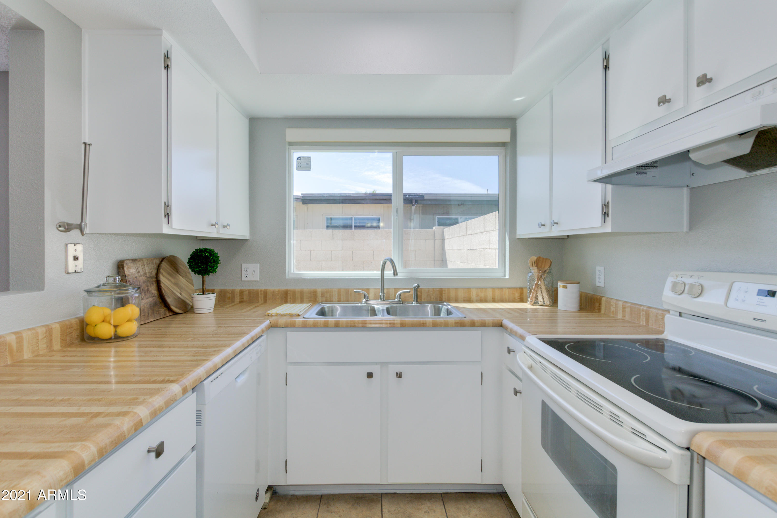 813 West Rice Drive Tempe, AZ 85283 - Photo 2 of 30 12-rice