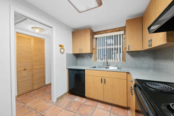 $199,000 | 9480 Tangerine Place, Unit 102, Davie, FL 33324