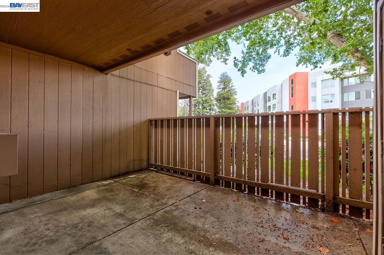9005 Alcosta Boulevard, Unit 199 San Ramon, CA 94583 - Photo 49 of 57 a view of a wooden fence