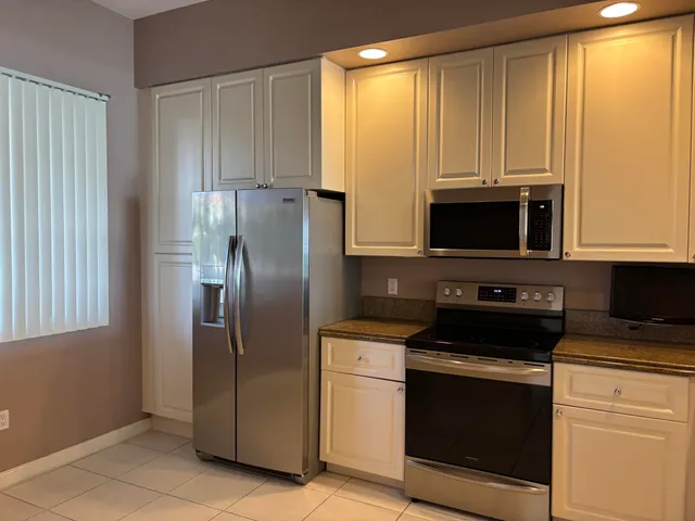 $2,600 | 27 Harbour Isle Drive West, Unit 102, Fort Pierce, FL 34949