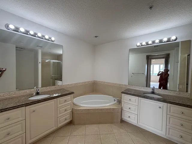 $2,600 | 27 Harbour Isle Drive West, Unit 102, Fort Pierce, FL 34949