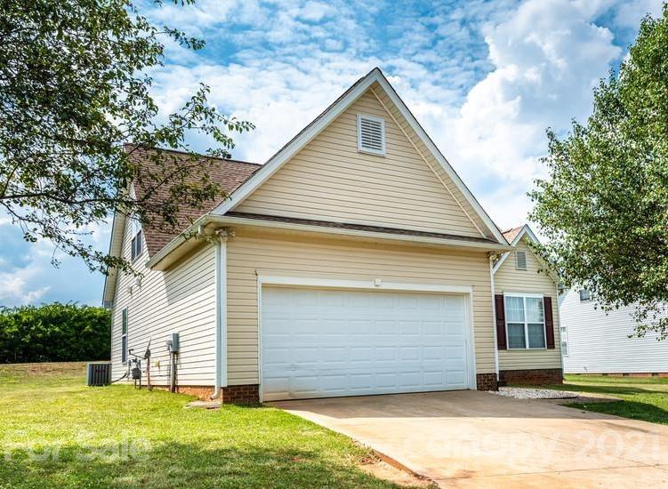 1709 Piper's Ridge Circle Northwest Conover, NC 28613 - Photo 3 of 41 Gallery Image 3