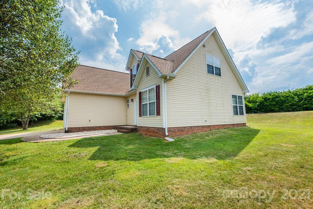 1709 Piper's Ridge Circle Northwest Conover, NC 28613 - Photo 4 of 41 Gallery Image 4