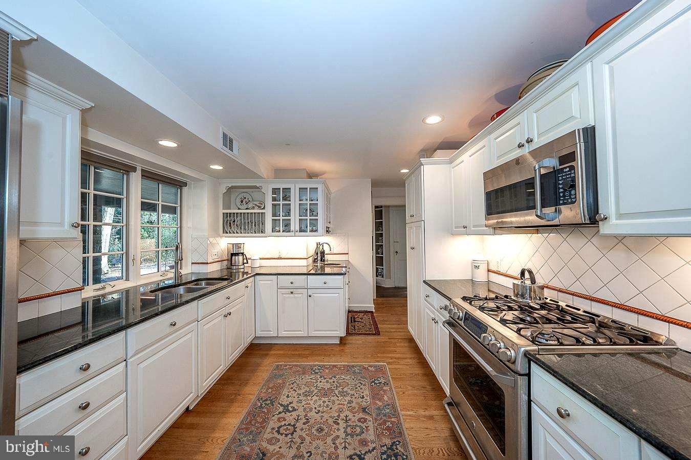 1002 Twyckenham Road Media, PA 19063 - Photo 22 of 45 Kitchen with granite countertops