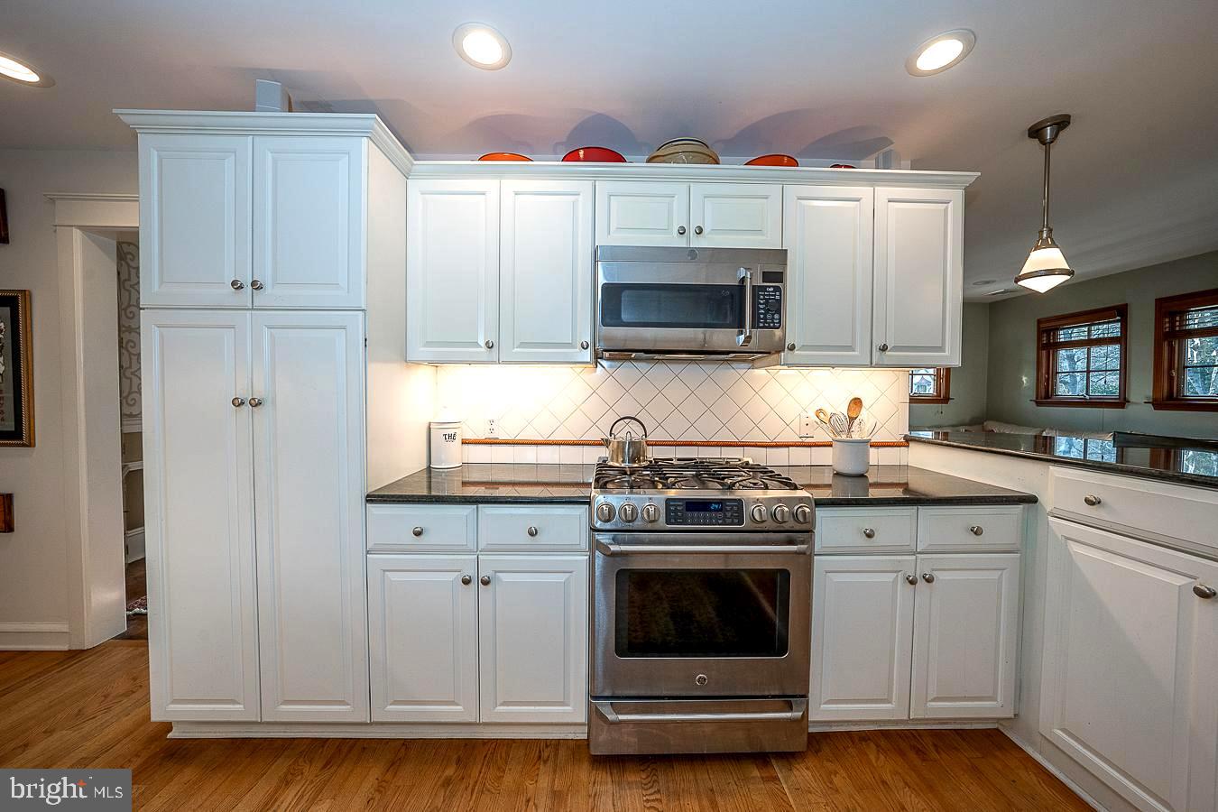 1002 Twyckenham Road Media, PA 19063 - Photo 23 of 45 Kitchen with high-end appliances