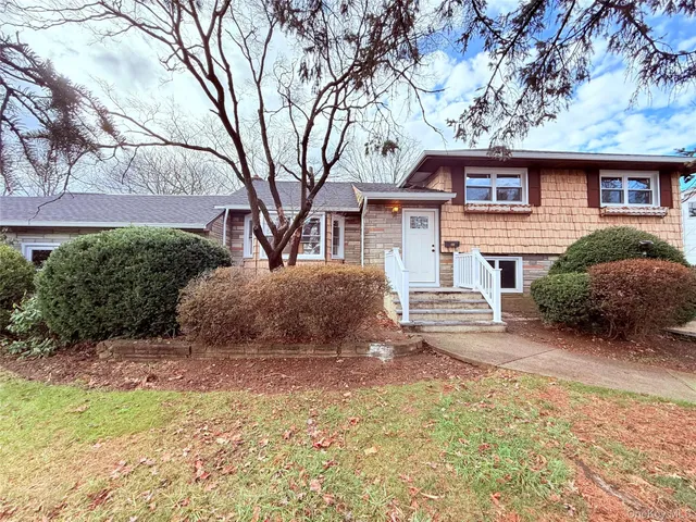 $740,000 | 528 Canary Place, North Babylon, NY 11703