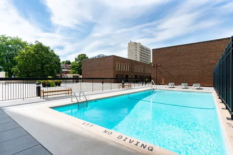 $674,500 | 5201 South Cornell Avenue, Unit 22AB, Chicago, IL 60615