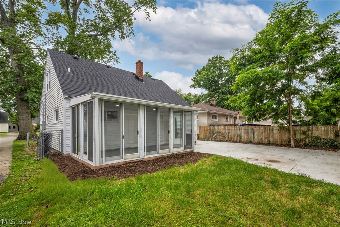 23928 Knickerbocker Road Bay Village, OH 44140 - Photo 5 of 39