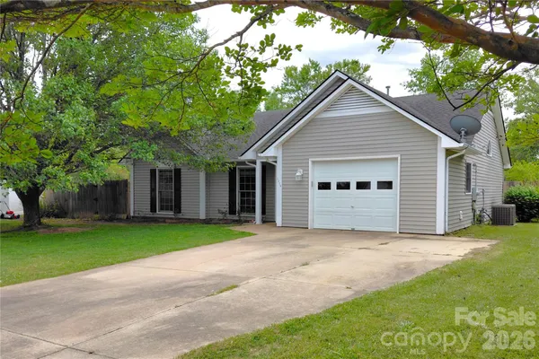 $380,000 | 1016 Thorncrest Drive, Fletcher, NC 28732