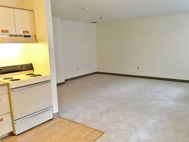 $1,602 | 30 Hanover Street, Unit 207, Manchester, NH 03101