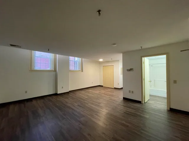 $1,602 | 30 Hanover Street, Unit 207, Manchester, NH 03101