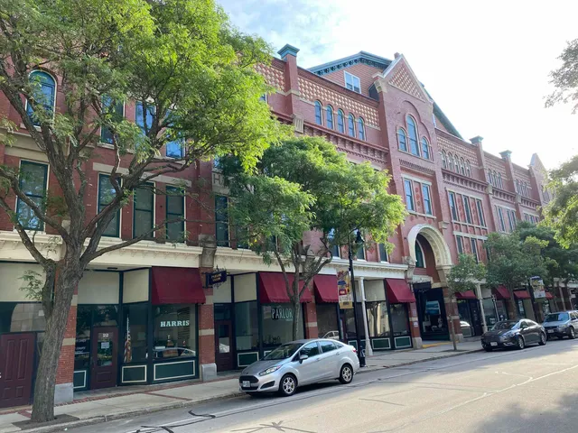 $1,602 | 30 Hanover Street, Unit 207, Manchester, NH 03101