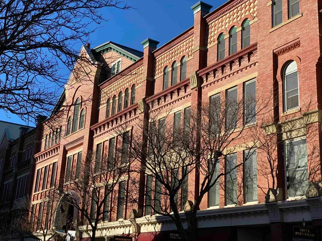 $1,602 | 30 Hanover Street, Unit 207, Manchester, NH 03101