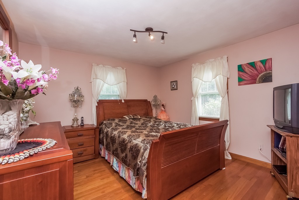 100 Flint Street Springfield, MA 01129 - Photo 13 of 24
