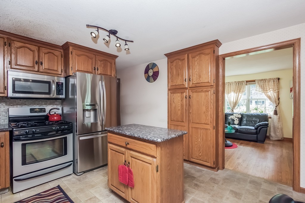 100 Flint Street Springfield, MA 01129 - Photo 8 of 24