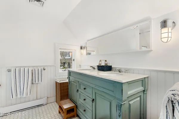 $4,375,000 | 118 Shore Road, Old Greenwich, CT 06870