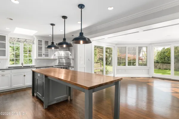 $4,375,000 | 118 Shore Road, Old Greenwich, CT 06870