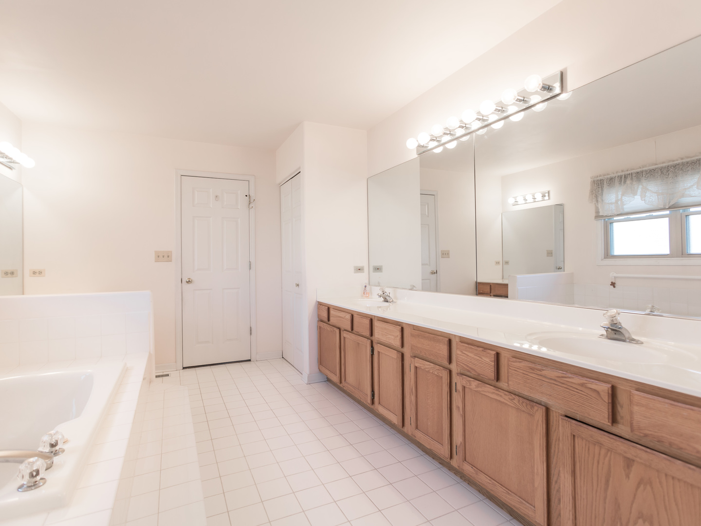 1415 Stonegate Road Algonquin, IL 60102 - Photo 22 of 49 a spacious bathroom with a double vanity sink a mirror and a bathtub