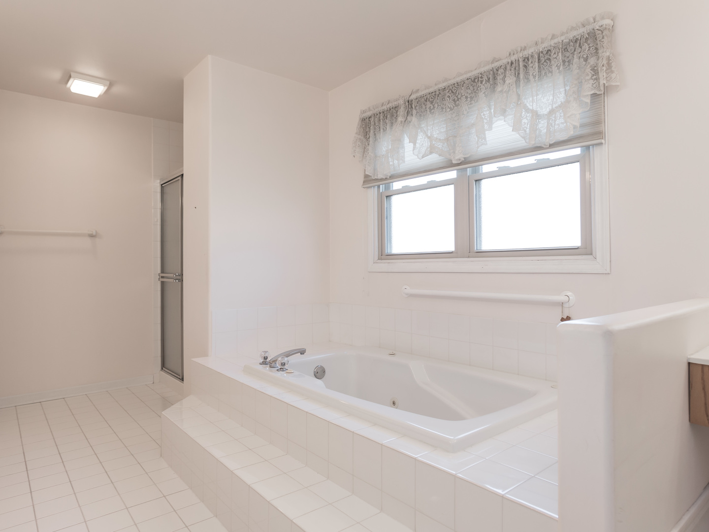 1415 Stonegate Road Algonquin, IL 60102 - Photo 25 of 49 a white bath tub sitting next to a window