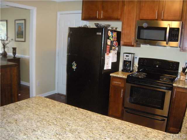 2913 New Hall Court Raleigh, NC 27615 - Photo 14 of 25 Stainless appliances