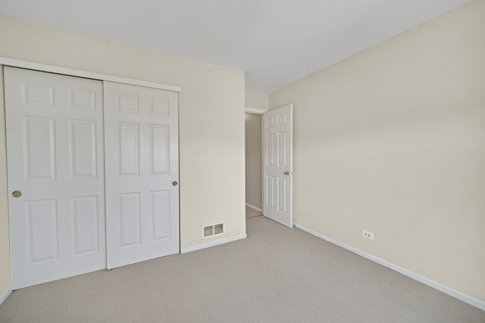 17848 Braewick Road, Unit 17848 Gurnee, IL 60031 - Photo 17 of 22 a view of an empty room