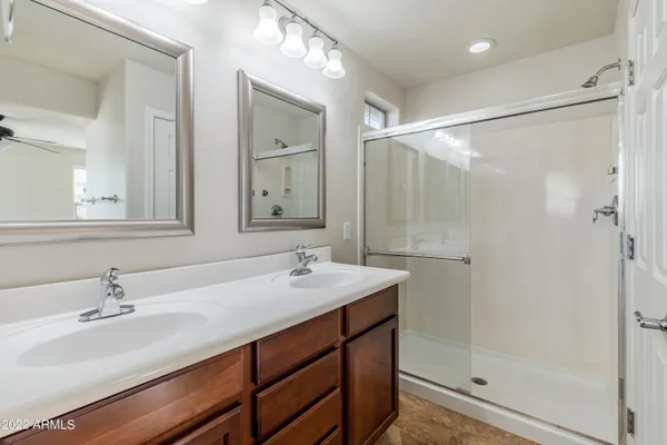 $2,600 | 3983 East Cat Balue Drive, Phoenix, AZ 85050