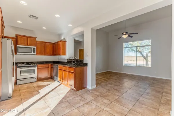 $2,600 | 3983 East Cat Balue Drive, Phoenix, AZ 85050