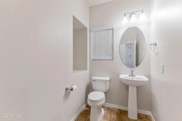 $2,600 | 3983 East Cat Balue Drive, Phoenix, AZ 85050