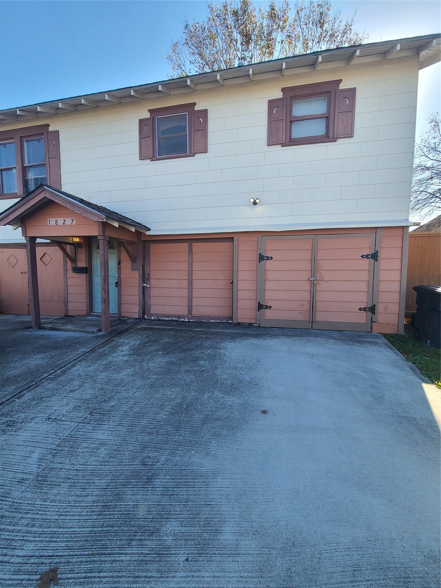 1827 Fourcade Street Houston, TX 77023 - Photo 15 of 16 front view of a house